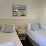 Seaview Cottage, The Bay, 2 Bedrooms, 2 Bathrooms, Parking, Patio, 2 Dogs Welcome *