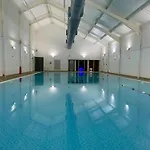 Seaview Cottage, The Bay, 2 Bedrooms, 2 Bathrooms, Parking, Patio, 2 Dogs Welcome בית נופש פילי