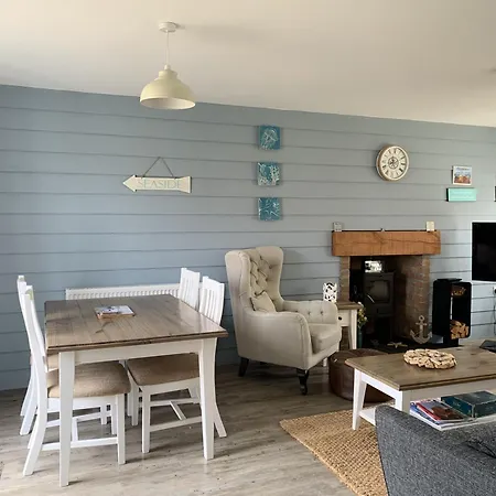 Seaview Cottage, The Bay, 2 Bedrooms, 2 Bathrooms, Parking, Patio, 2 Dogs Welcome Сasa de vacaciones *