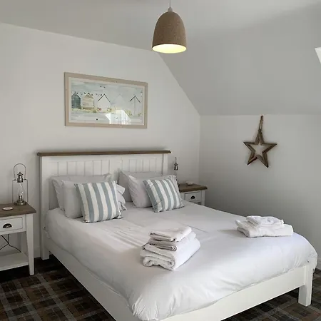 Сasa de vacaciones Seaview Cottage, The Bay, 2 Bedrooms, 2 Bathrooms, Parking, Patio, 2 Dogs Welcome Filey