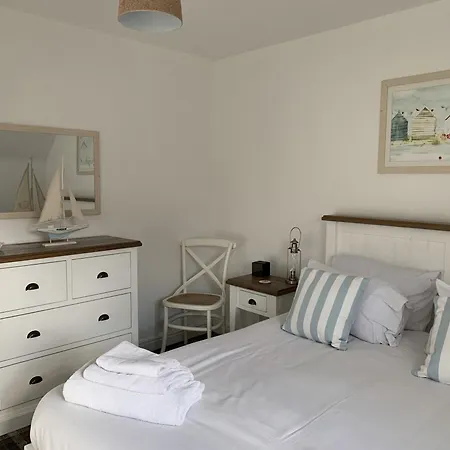 Seaview Cottage, The Bay, 2 Bedrooms, 2 Bathrooms, Parking, Patio, 2 Dogs Welcome Filey