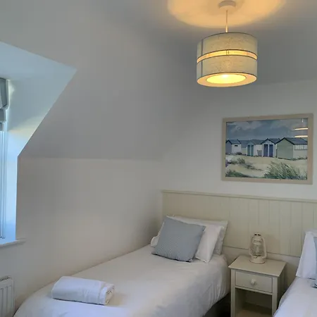 Сasa de vacaciones Seaview Cottage, The Bay, 2 Bedrooms, 2 Bathrooms, Parking, Patio, 2 Dogs Welcome