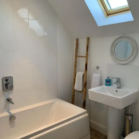 Seaview Cottage, The Bay, 2 Bedrooms, 2 Bathrooms, Parking, Patio, 2 Dogs Welcome Сasa de vacaciones Filey