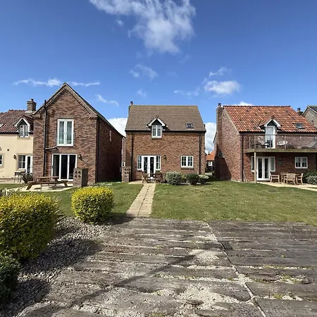 Seaview Cottage, The Bay, 2 Bedrooms, 2 Bathrooms, Parking, Patio, 2 Dogs Welcome Сasa de vacaciones Filey