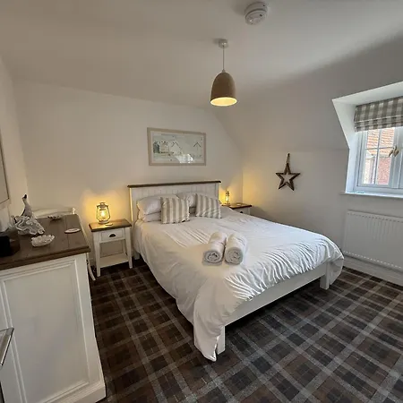 Seaview Cottage, The Bay, 2 Bedrooms, 2 Bathrooms, Parking, Patio, 2 Dogs Welcome