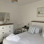 Seaview Cottage, The Bay, 2 Bedrooms, 2 Bathrooms, Parking, Patio, 2 Dogs Welcome Filey